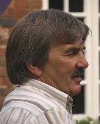 Kirsten Kennis claims the