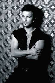 http://t3.gstatic.com/images?q=tbn:40nLyLj3GEyJOM:http://www.star-channel.de/images/groups/tarkan.jpg&t=1