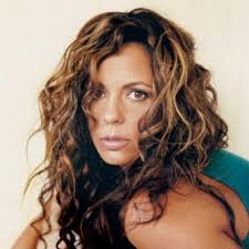 Sara Evans gained her RCA