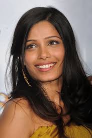 Freida Pinto no clothes