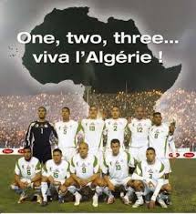 عقب مقابلة العار في بانغيلا............. الجزائريون يحيّون منتخبهم بالتظاهر في الشوارع 1369865836