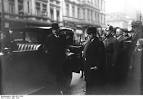 File:Bundesarchiv Bild 102-13239, Heinrich Brüning.jpg - Wikimedia ...