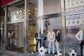 GUESS STORE graphics and comments