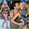 Adam Levine Anne V     Victorias Secret Fashion Show 2011 Adam