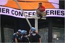 Aspiring Rapper on Light Pole Stops Times Square Traffic - NYTimes.