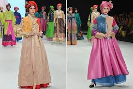 Indonesia Fashion Week Day's 2 Diwarnai Parade Baju Muslim � geDoor