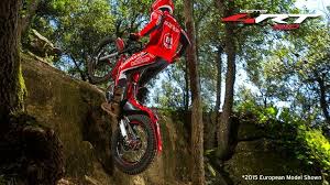 Weladalah ternyata motor trail dan trial itu beda yah�hehehe ...