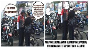 Meme Lucu Pesepeda Hadang Konvoi Motor Gede | Info Lampung