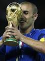 Fabio Cannavaro dengan Piala