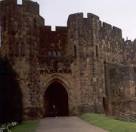 Alnwick Castle (aka Hogwarts) - via Daymix
