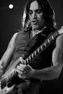 http://3.bp.blogspot.com/-nE_CxzRZ6OI/TnI3J0eHYgI/AAAAAAAAMB4/NNGIlDWW5Lg/s1600/big_nuno_bettencourt_6.jpg