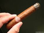 http://richbui.com/files/2009/12/20091210-Montecristo-Edmundo-Cuban-Cigar-001.jpg