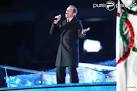 Garou chante lors de la cérémonie d'ouverture des Jeux Olympiques ...