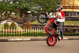 Menikmati Atraksi Motor di Taman Mini. | Dian Kelana