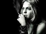 Lindsay Lohan e-cigarettes