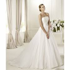 Résultat de recherche d'images pour "des beaux robes de mariage"