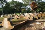 File:Bukit Brown Cemetery, Singapore - 20110326-01.jpg - Wikimedia ...