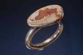 Ring aus Sailauf Silberner Ring mit einem Achat vom Rehberg bei Sailauf, angefertigt von Lavinia Charareh aus Seligenstadt