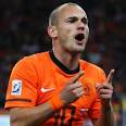 Wesley Sneijder plays as