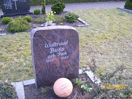 Grab von Waltraud Buss (geb. Piek) (1950-1999), Friedhof Neuemoor