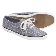 Model Sepatu Wanita-Sneakers - GayaTasi