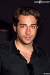 Zachary Levi Wallpaper Hot