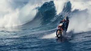 AKSI KEREN MOTOR TRAIL DI ATAS AIR - YouTube