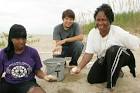 Teenagers on beach collect - via Daymix