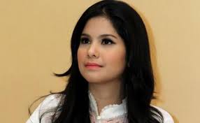 10 Artis Indonesia yang Memiliki Gelar S2 | DaftarMenarik.Com