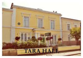 Das Gästehaus Tara Hall liegt in der Nähe der Küste von Dun Laoghaire und einen 5-minütigen Spaziergang von der Stadtbahn DART entfernt.