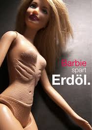 Normalerweise ist Barbie die Schönheitskönigin unter den Spielsachen – Elisabeth Holzer blickt für das Kunstprojekt “Hot Spots” schon mal in die Zukunft.
