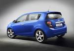 voiture dans un champ