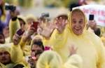 Pope Francis Greeted by Huge Crowds on Philippines Tour - NBC News