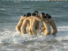 cfnm 海|海パンなんて10年早い！「男子だけ裸のお仕置きスイミング ...
