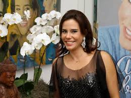 Ai, que loucura! Narcisa faz vers&atilde;o bizarra de Rehab - Famosos e ...