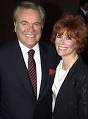 http://static.tvguide.com/MediaBin/Galleries/Celebrities/M_R/Ri_Rp/Robert_Wagner/crops/robert-wagner3.jpg