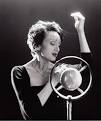 http://charlespaolino.files.wordpress.com/2011/05/edith-piaf-3.jpg