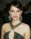 Natalie Portman donne