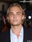 http://static1.purepeople.com/articles/8/28/53/8/%40/195804-joey-kern-en-juillet-2003-637x0-4.jpg