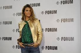 EGO - Fernanda Lima usa jaquetão dourado na SPFW - notícias de Moda - mg_5995