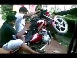 VIDEO LUCU MOTOR STANDING MASUK GOT BIKIN NGAKAK - Watch ...