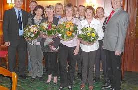 ... Karin Moser-Schmider, Ansgar Haas, Constanze Ernhofer, Karl Müller, Eugen Fix, Gertrud Delling, Jan Zdzieblik und Werkleiter Heinz Merz (von links).