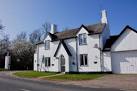 At the time of this photo, the cottage was up for renting. - via Daymix