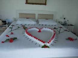 Romantic Bedroom decoration ideas for Wedding Night is one of the ...