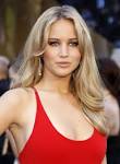 Jennifer Lawrence lead Actress of The Hunger Games - jennifer-lawrence-pose-a0447