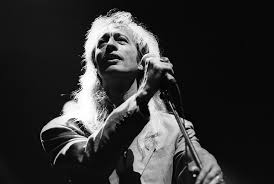 Robin Gibb a décidé de faire danser les anges, et moi : j'ai deux mots à dire à Dieu !!! dans La musique que j'aime...