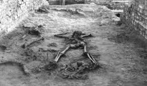 mohanjo daro road and skeletons