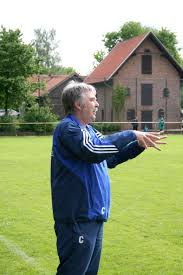 2002: Unsere 1. Fußballsenioren haben einen neuen Trainer. Nach 6 Jahren guter Zusammenarbeit mit Manfred Meemann ...