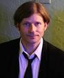 http://upload.wikimedia.org/wikipedia/commons/thumb/d/d9/Crispin_Glover_straight_on.jpg/220px-Crispin_Glover_straight_on.jpg