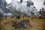 Nepalese Mourn Earthquake Victims During Cremation Rituals - NBC.